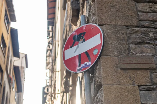 Florenz Italien Mai 2017 Lustiges Einfahrtsverbotsschild Street Art Clet Abraham — Stockfoto