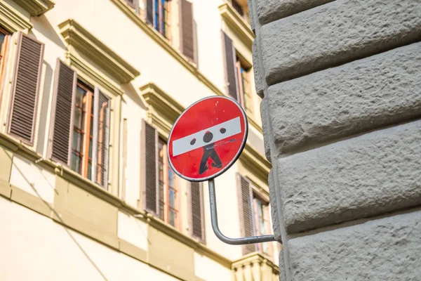 Florenz Italien Mai 2017 Lustiges Einfahrtsverbotsschild Street Art Clet Abraham — Stockfoto