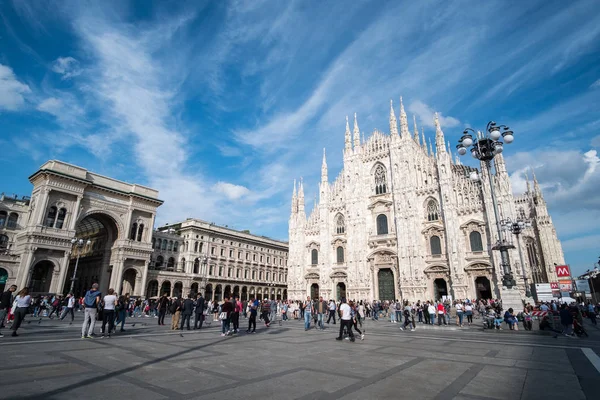 Milan Italy September 2017 People Walking Cathedral Central Square Monumento — Stock Photo, Image