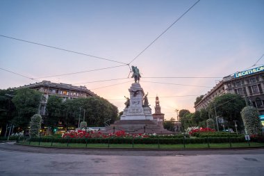 Milan, İtalya - 21 Mayıs 2017: Milano Largo Cairoli Sforzesco Castle önünde, bu yüzyılda inşa edilmiş 15 tarafından Francesco Sforza, Dükü.