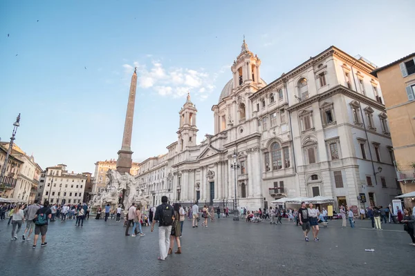 Рим Італія Травня 2017 Туристи Ходять Площі Навона Красивої Площі — стокове фото