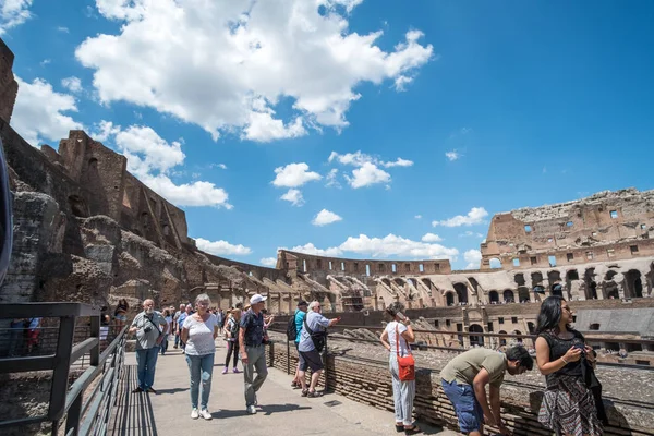 Рим Італія Травня 2017 Туристів Які Відвідують Колізей Овальні Амфітеатр — стокове фото