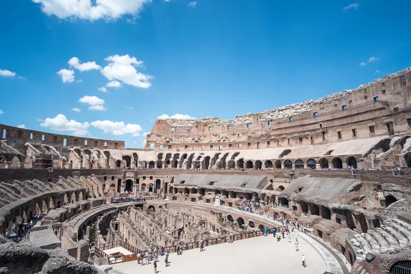 Roma Itália Maio 2017 Turistas Que Visitam Coliseu Anfiteatro Oval — Fotografia de Stock