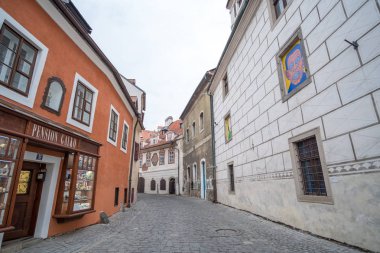 Cesky Krumlov, Çek Cumhuriyeti - 15 Nisan 2017: Cesky Krumlov, Çek Cumhuriyeti Güney Bohemya bölgesinin şehirde binada görünümünü.
