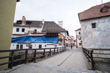 Cesky Krumlov, Çek Cumhuriyeti - 15 Nisan 2017: Cesky Krumlov, Çek Cumhuriyeti Güney Bohemya bölgesinin şehirde binada görünümünü.