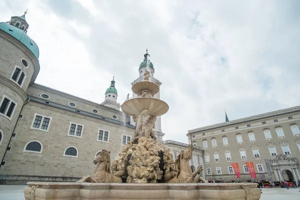 Salzburg Oostenrijk April 2017 Mensen Rond Residenzplatz Grote Statige Plein — Stockfoto