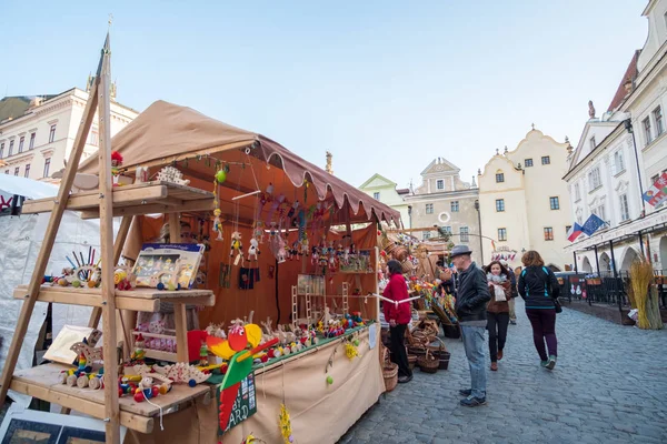 Cesky Krumlov Česká Republika Dubna 2017 Lidé Procházky Nákupy Kolem — Stock fotografie