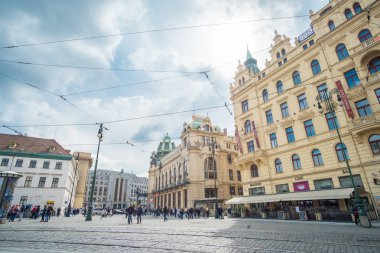 Prague, Çek Cumhuriyeti - 18 Nisan 2017: Old Town şehir Prague yürüyüş turizm.