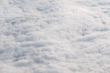 Bulut ve arazi, yukarıda da görüleceği havadan görünümü.