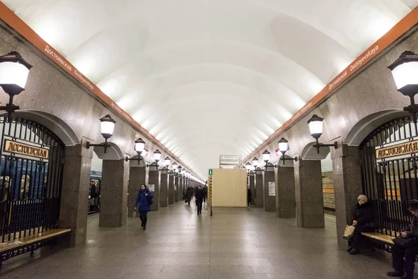 상트페테르부르크 러시아입니다 2016 사람들 러시아에 아워에서 지하철 — 스톡 사진