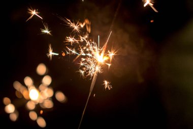 Yanan maytap, soyut bulanıklık arka plan.