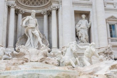 Fontana di Trevi veya Trevi Çeşmesi heykelinin ayrıntı. Roma, İtalya, Çeşme. Bu şehrin en büyük Barok çeşme ve dünyanın en güzel olduğunu.