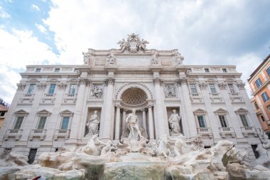 Fontana di Trevi veya Trevi Çeşmesi. Roma, İtalya, Çeşme. Bu şehrin en büyük Barok çeşme ve dünyanın en güzel olduğunu.