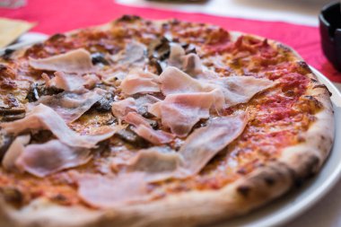 masaya pizzadan kapat.