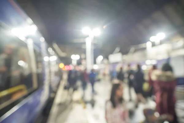 Bokeh Imagem Borrada Pessoas Andando Redor Estação Trem Reino Unido — Fotografia de Stock