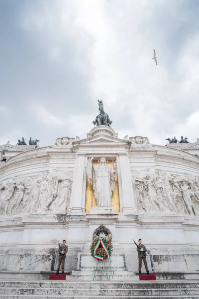 Roma Italia Mayo 2017 Gente Alrededor Del Altar Patria Altare — Foto de Stock
