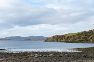 Doğal manzaralı dağ, orman ve göl İskoçya Highlands.