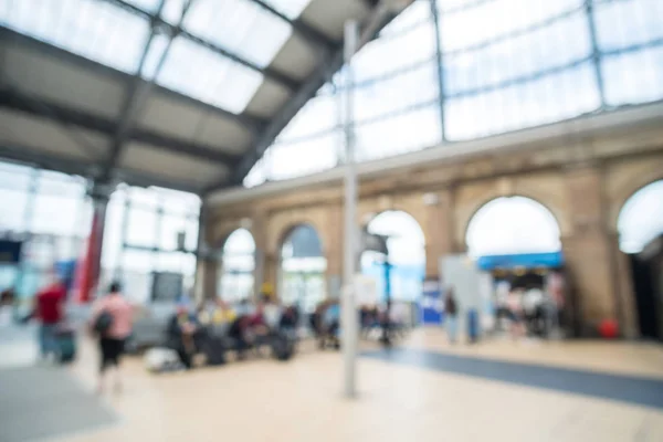 Imagen Borrosa Bokeh Gente Caminando Dentro Liverpool Lime Street Train —  Fotos de Stock