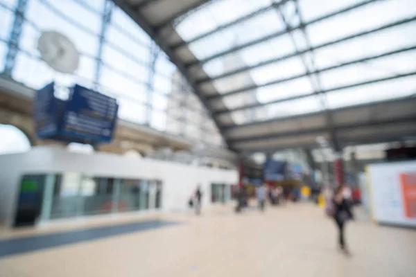 Imagen Borrosa Bokeh Gente Caminando Dentro Liverpool Lime Street Train —  Fotos de Stock