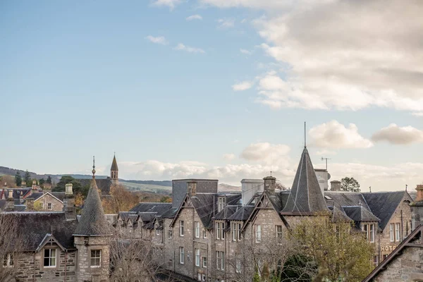 Birleşik Krallık'taki nehir Tummel yatan Pitlochry, burgh İskoçya, Perthshire county otelleri