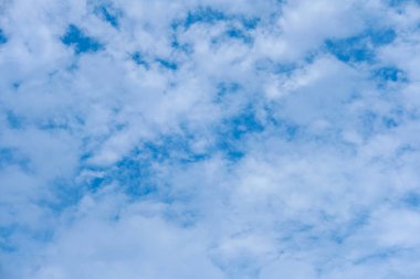 mavi gökyüzü bulutlu arkaplan