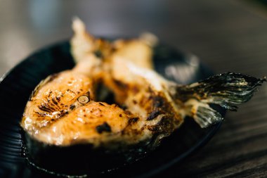 Somon ızgara biftek, lezzetli Japon yemekleri