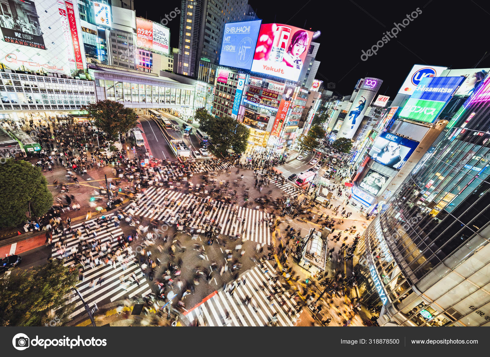 東京都 19年11月3日 混雑した歩行者 夜の渋谷スクランブル交差点での車の交通 東京のランドマーク観光名所 日本の観光 アジアの交通機関やアジアの都市生活の概念 ストックエディトリアル用写真 C Beer50 Gmail Com