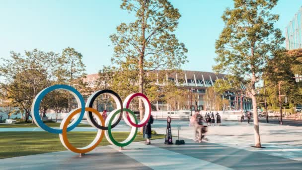 2019 감소와 사람들 신주쿠의 새로운 경기장에서 올림픽 로고를 스포츠 컨셉트 — 비디오