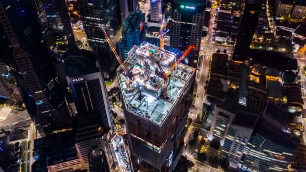 Time Lapse Placu Budowy Dźwigu Transportu Samochodowego Nocy Centrum Singapuru — Wideo stockowe