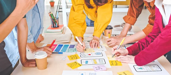 Junge Asiatische Unternehmen Kreative Team Arbeiten Zusammen Mobile Anwendung Software — Stockfoto