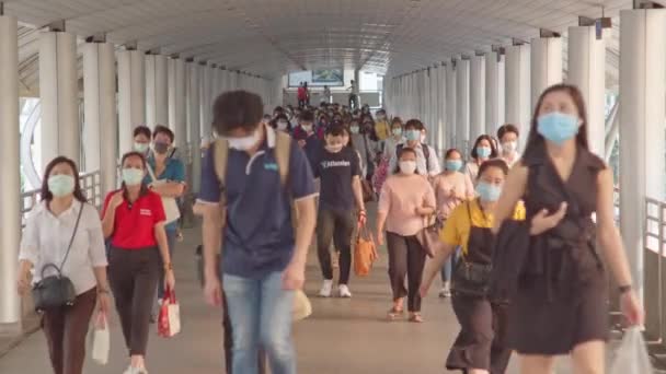 Bangkok Thailand April 2020 Gedrängte Asiaten Tragen Gesichtsmasken Auf Dem — Stockvideo