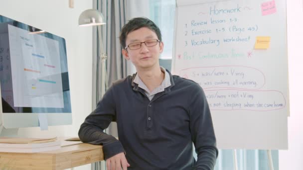 Asian Man Young Adult Teacher Tutor Teaching Online Home New — Stock Video