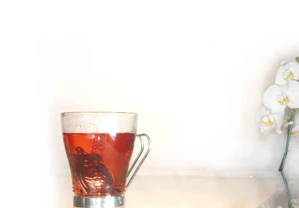Чашка Чая Который Содержит Своем Интерьере Индивидуальный Чайник Который Помощью — стоковое фото