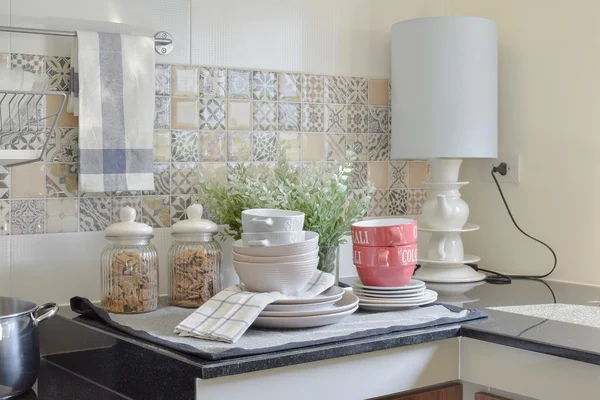 Modern ceramic kitchenware and utensils on the black granite counter top — Stock Photo, Image