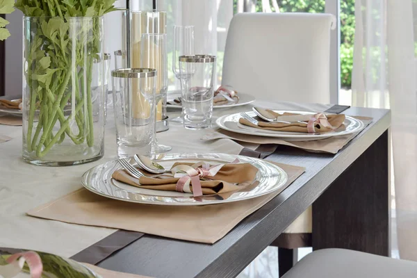 Elegant table set in vintage style dining room interior — Stock Photo, Image