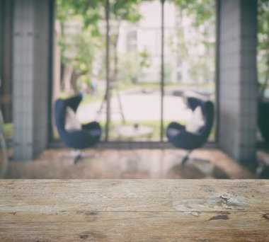 ahşap masa üstü ile bulanıklık otel lobi alanı