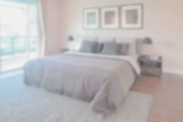 Размытая задняя спальня в классическом стиле интерьера — стоковое фото