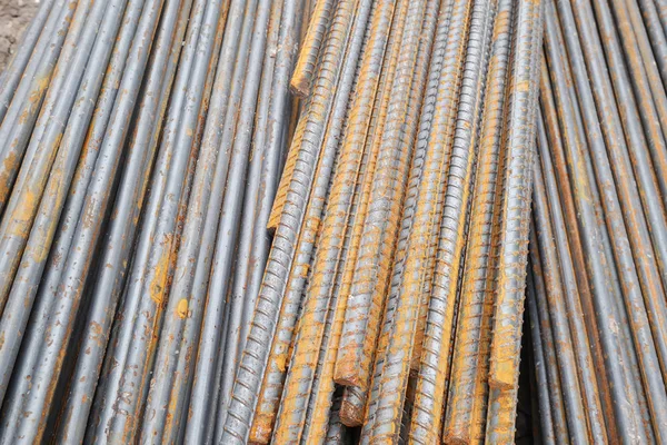 Steel rods or bars used to reinforce concrete in construction — Stock Photo, Image