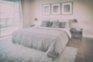 Arka plan bulanık yatak odasında klasik tarzı iç