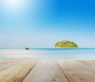 ahşap masa üstü ile bulanıklık ile mavi deniz plaj ada güzel deniz manzarası