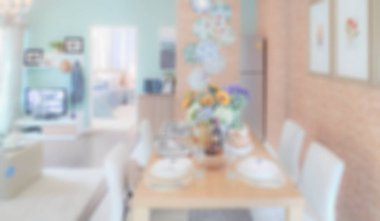 Modern tarzda bulanık yemek masası