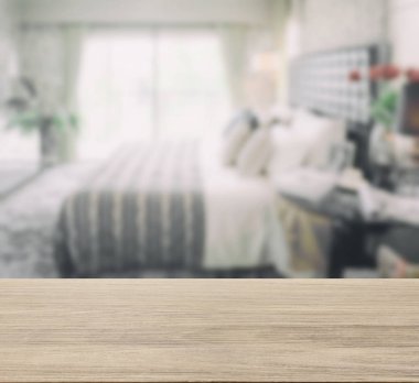 ahşap masa üstü ile bulanıklık modern yatak odası iç görüntüsü