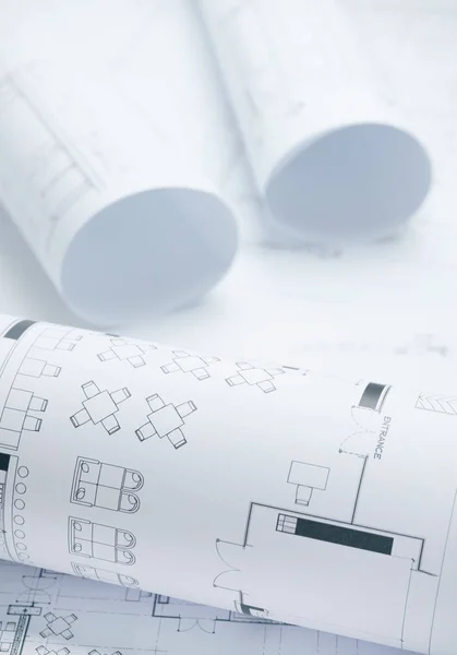 Arkitektonisk ritning papper rullar av en bostad för konstruktion — Stockfoto