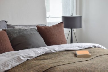 Rustik tarzı yatak üzerinde rezervasyon yaptırın 