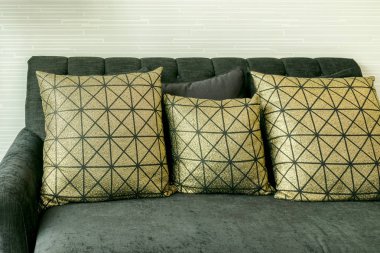 zarif salon iç altın deseni yastık siyah kadife Divan ile