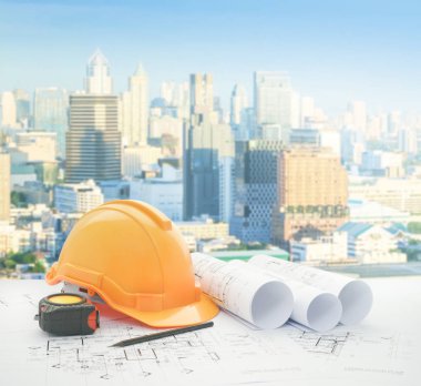 kask ve araçları üzerinde modern iş merkezleri ile yüksek bina mimari planı
