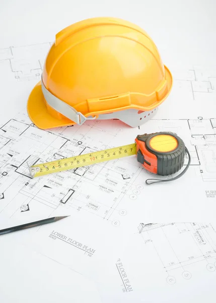 建筑师工作场所-建筑工具、 蓝图、 头盔、 卷尺、 建设理念。工程工具. — 图库照片