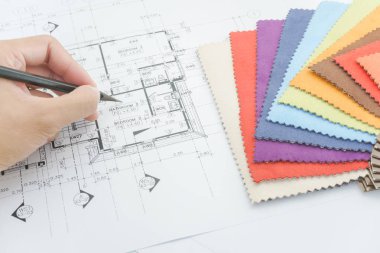 Kumaş inceleyeceğim ile mimari çizim üzerinde yazma el kadar kapatın