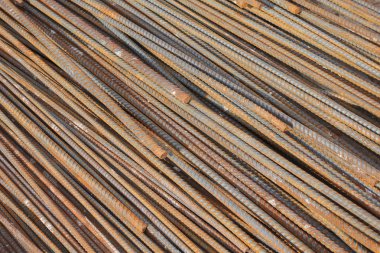 Paslı demiri inşaat için bekliyor