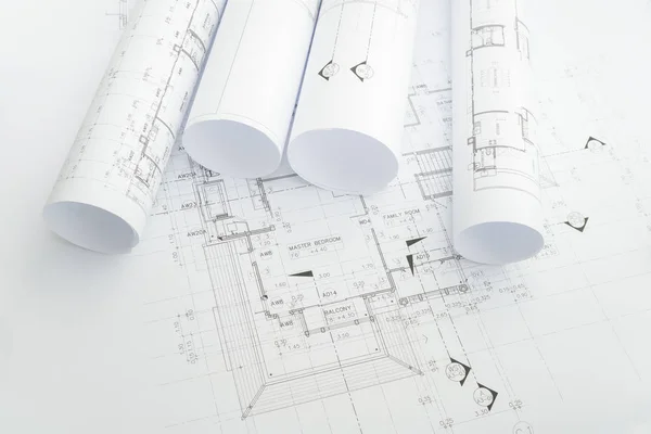 Rolos de papel de desenho arquitetônico de uma residência para construção — Fotografia de Stock